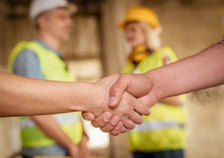 חתימת הסכמים